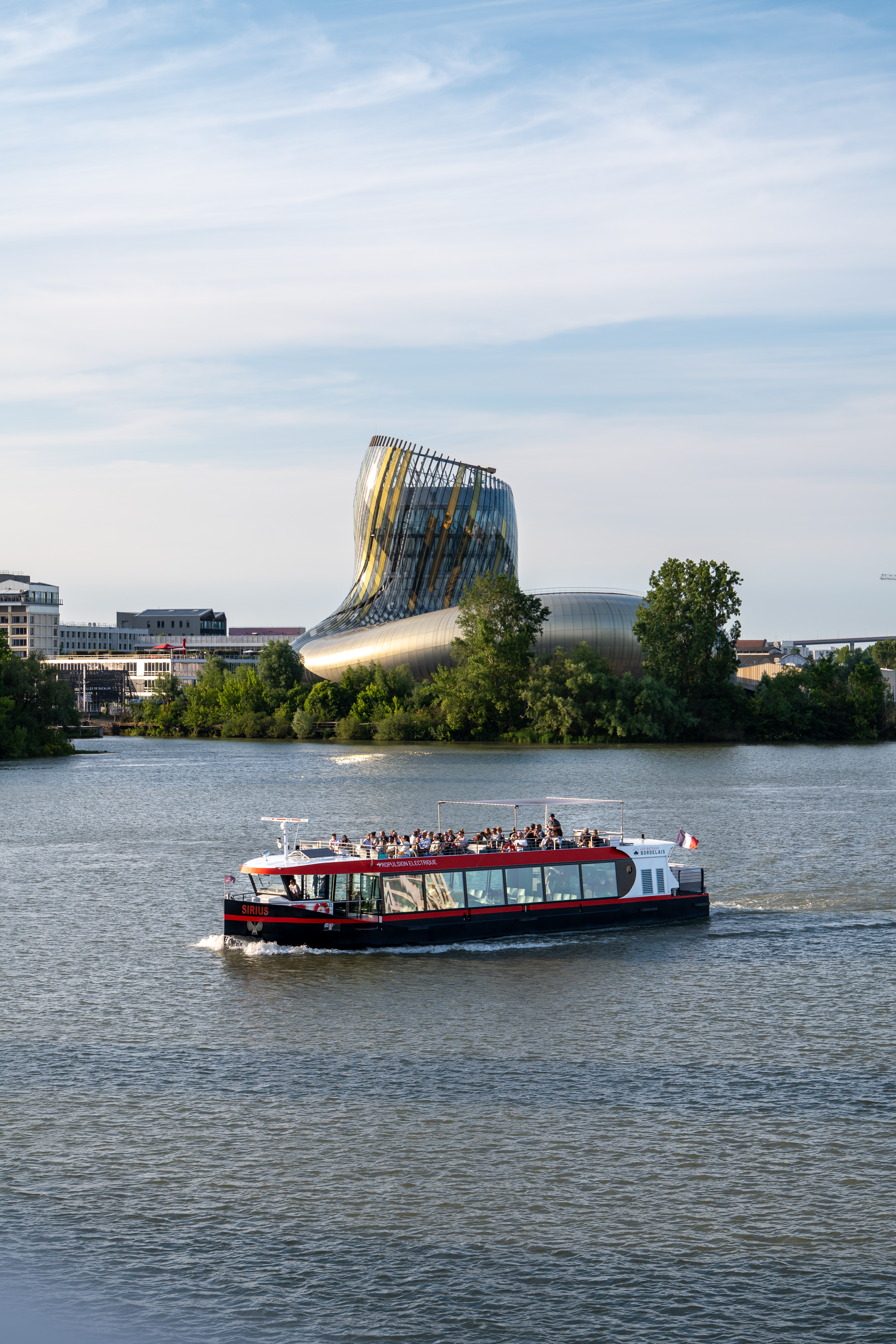 Sirius devant la cité du Vin à Bordeaux