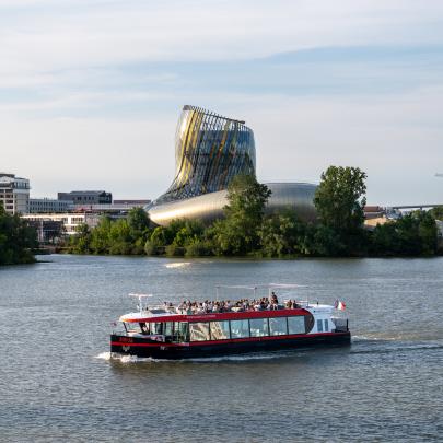 Sirius devant la cité du Vin à Bordeaux